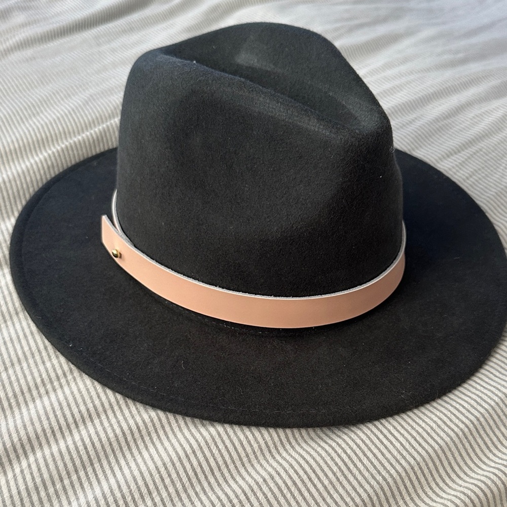 Gigi pip charcoal/black hat -LIKE NEW! too big. M/L